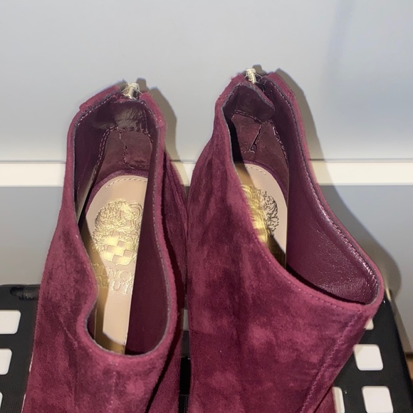 Brand new Burgundy, Vince Camuto open toe platform with gold plated accents. - Picture 4 of 5